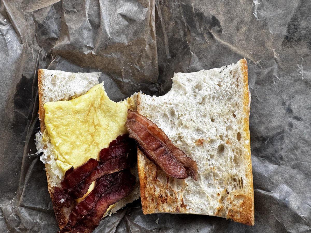 mhendrickson2's tweet photo. @panerabread , help me understand how these are the same sandwich. Advertised vs. what I received at the Crestview Hills, KY location is laughable. I used to love Panera,  $7 for this level of quality is hard to justify. Something has changed and not for the better. #refund https://t.co/CSqlvrFbYk
