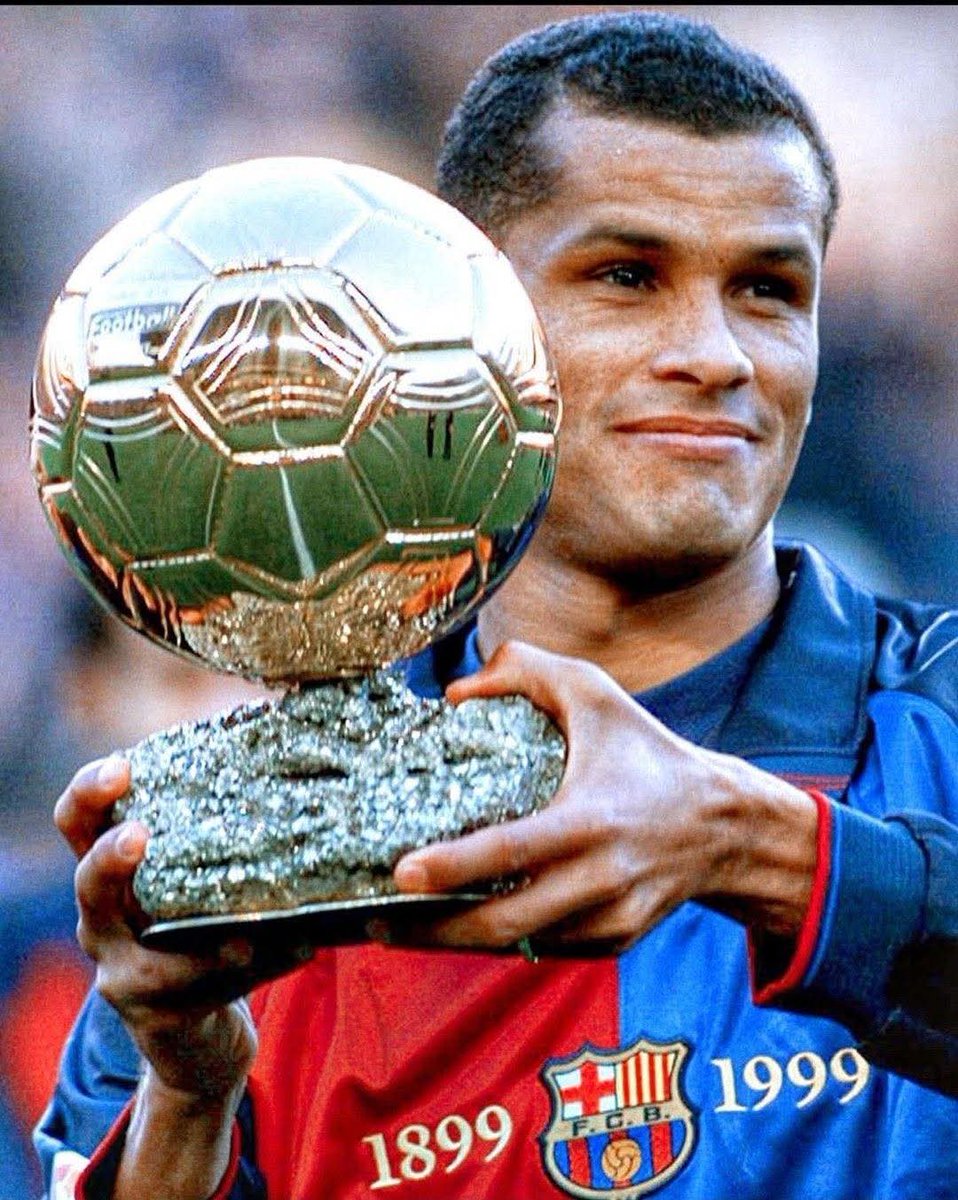 GxldPauVictor's tweet photo. 🇧🇷 RIVALDO: “Cuando gané el Balón de Oro, muchos hablaron de mis goles, de mis zurdazos imposibles y de los títulos. Pero pocos vieron todo lo que hubo detrás: las dudas, el esfuerzo diario y la presión de cargar con un equipo entero sobre los hombros.”

“Ese premio no fue solo para mí, fue para el niño que salió de la pobreza creyendo que el fútbol podía cambiar su vida. Nunca fui el más mediático ni el más querido, pero en la cancha siempre respondí. El Balón de Oro fue la confirmación de que el talento, cuando se acompaña de carácter, termina imponiéndose.”