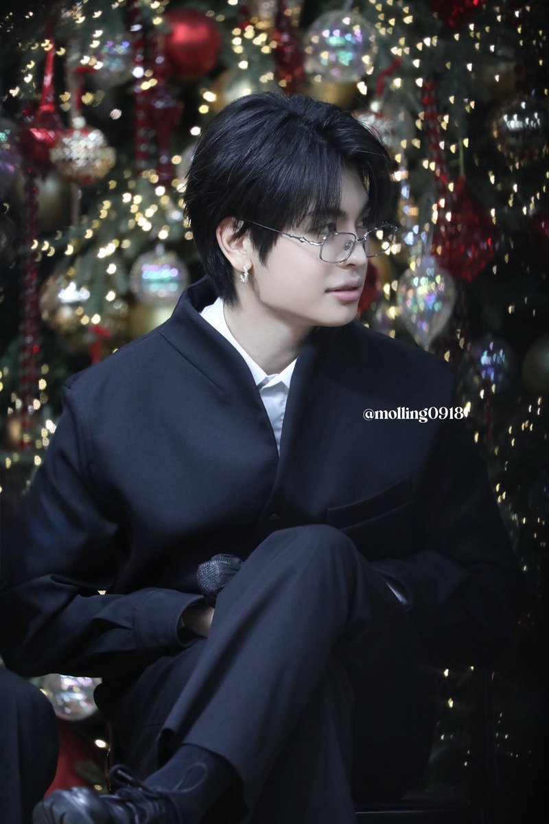 251228

……🧎‍♀️‍➡️🧎‍♀️‍➡️🧎‍♀️‍➡️

#예찬 #YECHAN #xikers #싸이커스