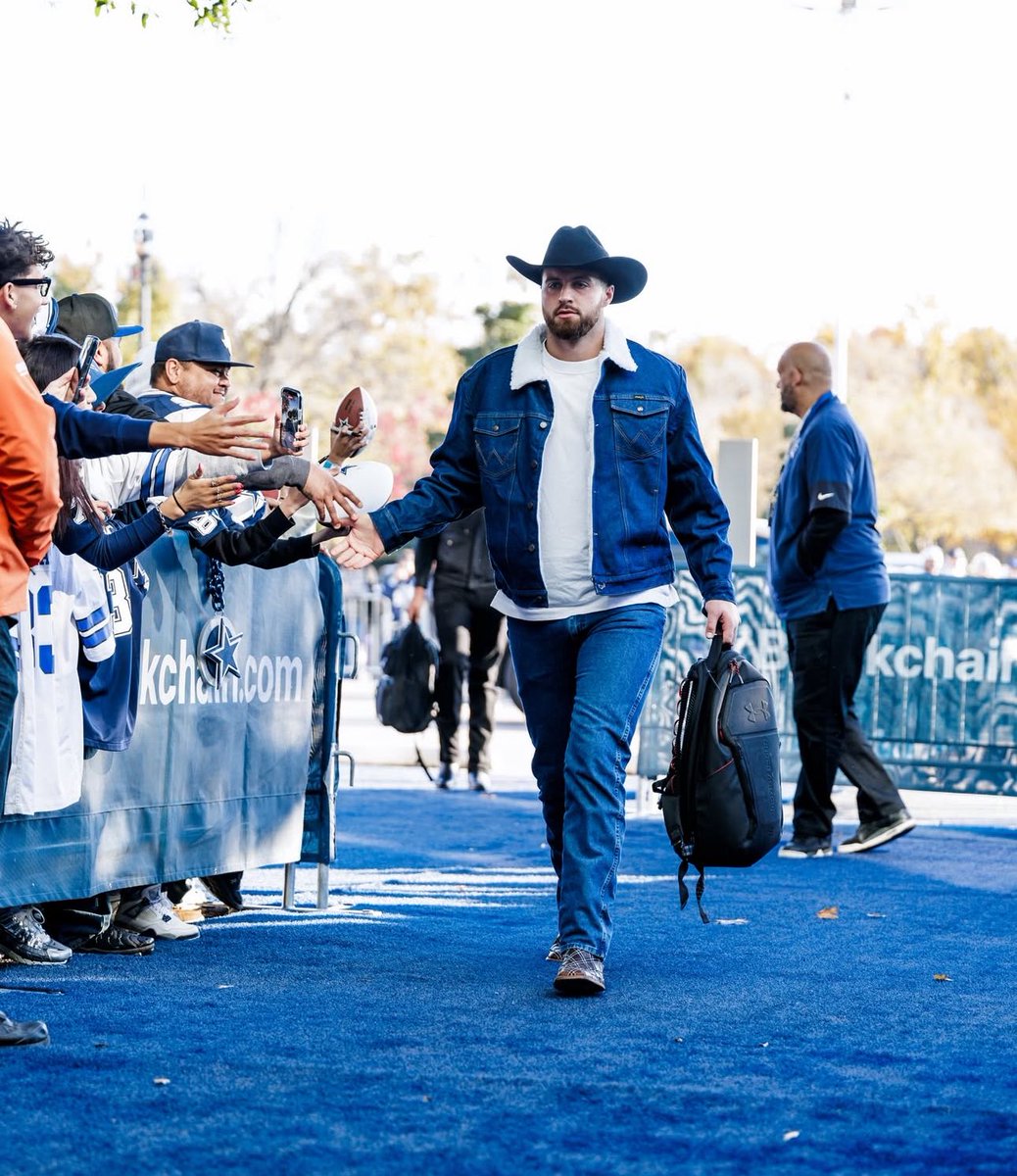 FergSZN's tweet image. LAST JERSEY GIVEAWAY OF THE YEAR

As the year comes to an end, I want to gift one last Christmas present to one lucky follower who will win this giveaway. You guys have helped me grow my account to 19K in less than a year, which is insane already, after starting the year at less…