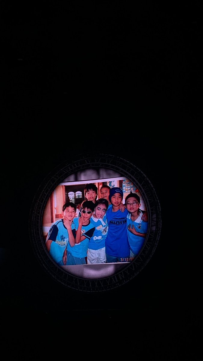 comebackhomexy's tweet image. เลื่อนหารุปเก่าๆ แล้วไปเจอตอนคอนหยิ่น ถ่ายอันนิไว้ อ่ย เพื่อนอ้วมรักอ้วมม้ากม๋าย เหนียวแน่นสุดๆ พาเพื่อนมาเล่นดนตรีบนคอนเดี่ยว เพราะเคยมีความฝันทำวงดนตรีด้วยกัน ชีวิตต้องมีซักซี้ดอ่ะเนอะ เท่ว่ะ พ่อภุมิใจในตัวเอ็งมาก ถึงจะพึ่งมาเลี้ยงตอนโตก็เถอะ ฮ่าฮ่า 
#yinyin_anw ❣️