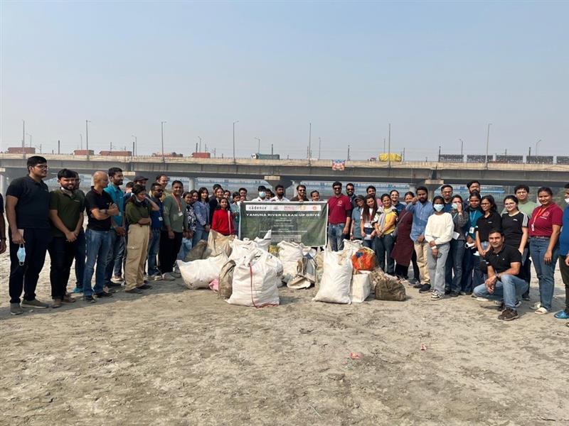 Cadence's tweet image. Wrapping up this #SeasonOfGiving, we’re proud of the impact our teams made! 💝

Cadence employees supported 50+ nonprofits, sharing time, skills &amp;amp; heart to uplift communities. 🌎

Thank you to everyone who spread generosity worldwide! 💙