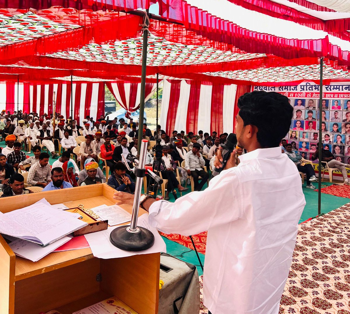 आज मेघवाल विकास समिति, रूपनगढ़ चम्मालिसा द्वारा आयोजित प्रतिभा सम्मान समारोह में शामिल होकर समाज की होनहार प्रतिभाओं को सम्मानित करने का अवसर प्राप्त हुआ।
सभी सम्मानित प्रतिभाओं को उज्ज्वल भविष्य की हार्दिक शुभकामनाएँ प्रेषित कीं।