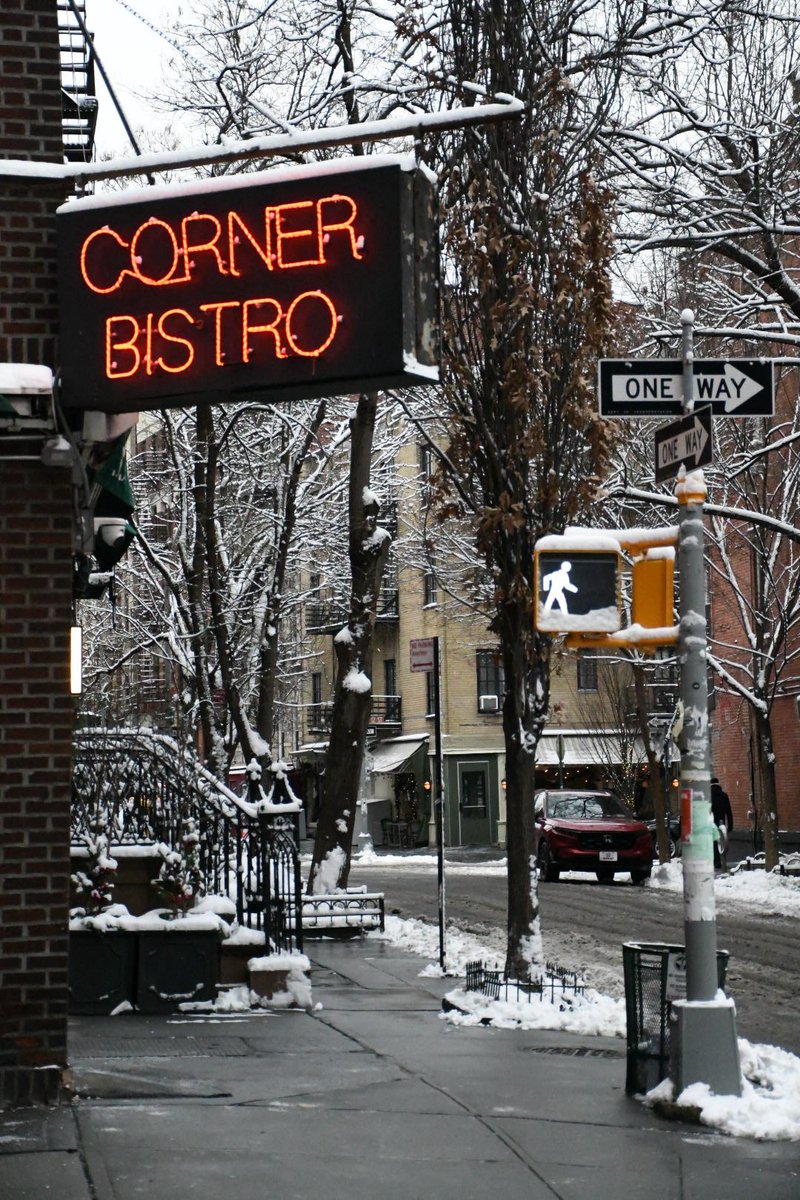 AyaEdlin's tweet photo. After the over night snow in NYC. 
一晩降った雪の後。

#snow #newyorkcity #snowinnyc #snowinthecity #streetphotography https://t.co/AomvGYtwyS
