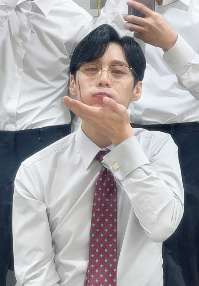 냉 해도 녱 해도 귀여운 본진의 데뷔 19주년을 축하합니다ㅠㅇㅠ!! 이대로 쭉 달려서 70세 기념 디너쇼까지 갑시다!!!
#주민진_데뷔_19주년 
#jUmINjIN_19th_ANNIVERSARY