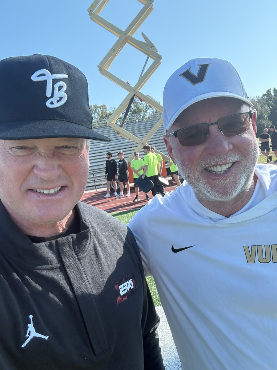 BarstoolGruden's tweet image. Coach Lea one of the best!

Jerry Kill another stud Commodore!

@VandyFootball