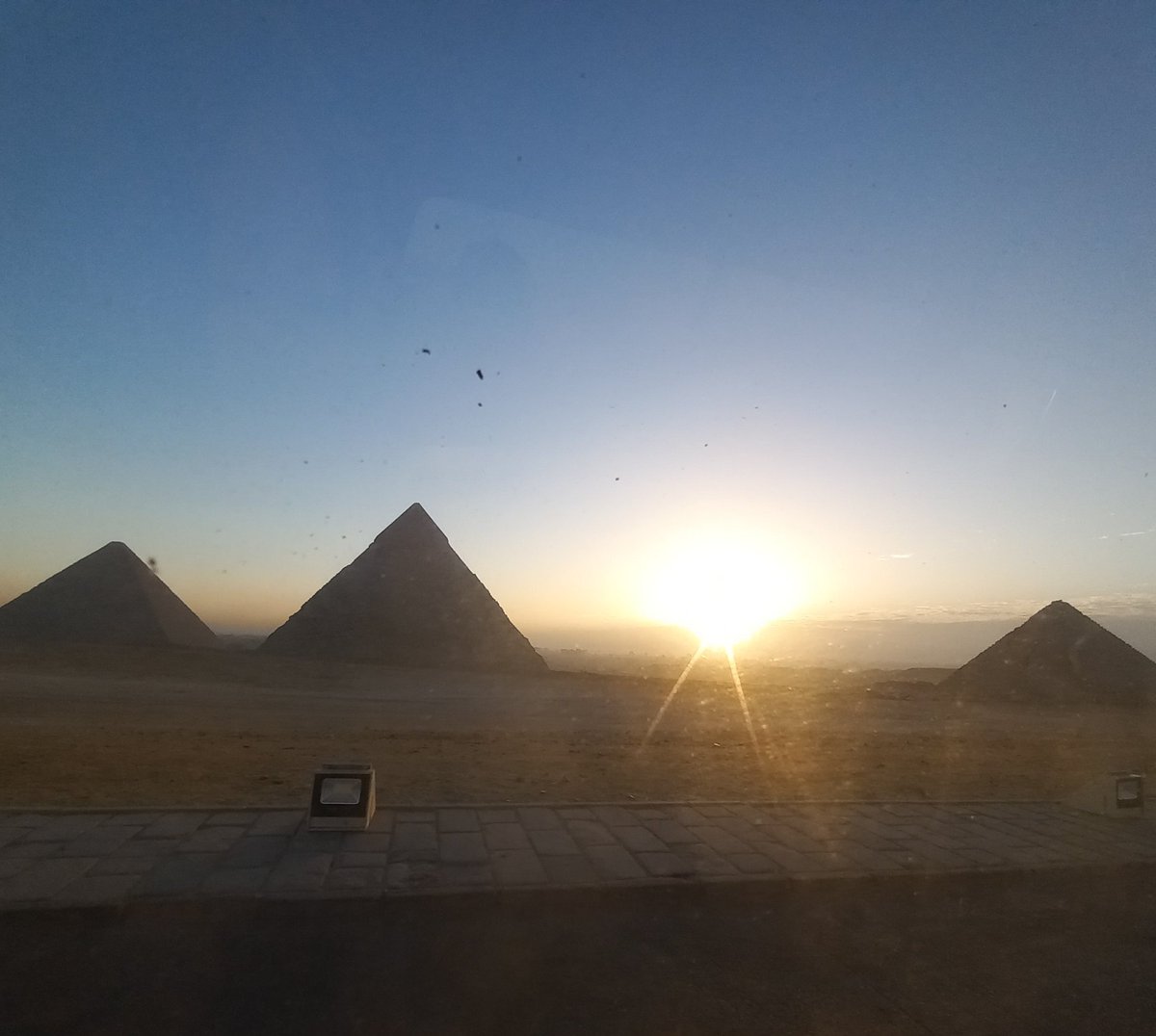 On the way to the site (Pyramid Town) this morning♪
ピラミッド・タウンの発掘現場に向かう途中♪