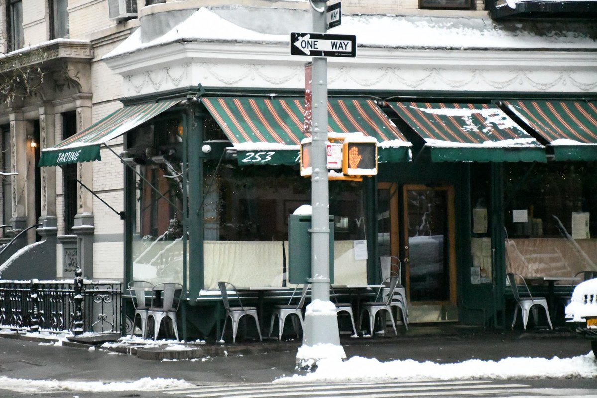 AyaEdlin's tweet photo. West village in the snow 

#snow #nycsnow #newyorkcity #snowinthecity #streetphotography https://t.co/cHPGBz8jU2