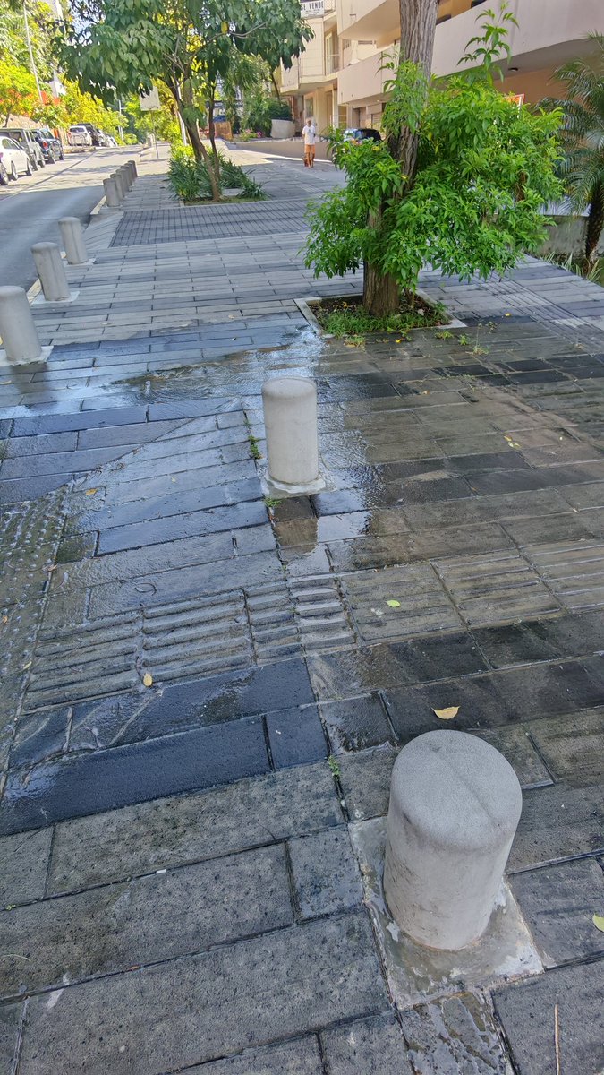 iranirak's tweet photo. @IDAANinforma @Panamaalcaldia por favor reparar la tubería. Estamos desperdiciando agua potable en la esquina de Av. Federico Boyd y Calle Rogelio Alfaro. https://t.co/Zh4CJOeSmS