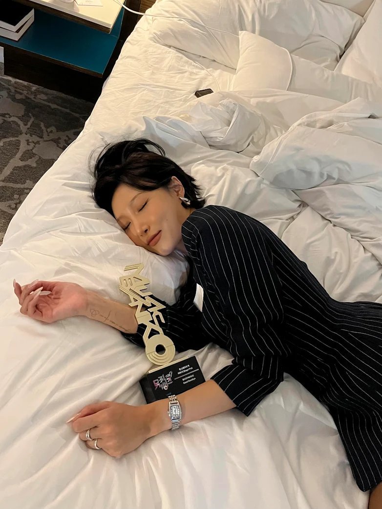 hwasacharts's tweet photo. #HWASA is the 2nd Female Soloist with the most Music Show wins in 2025 (3 Wins) and 4th overall tied with Kang Daniel, J-Hope and Mark! https://t.co/RnItM74pnS