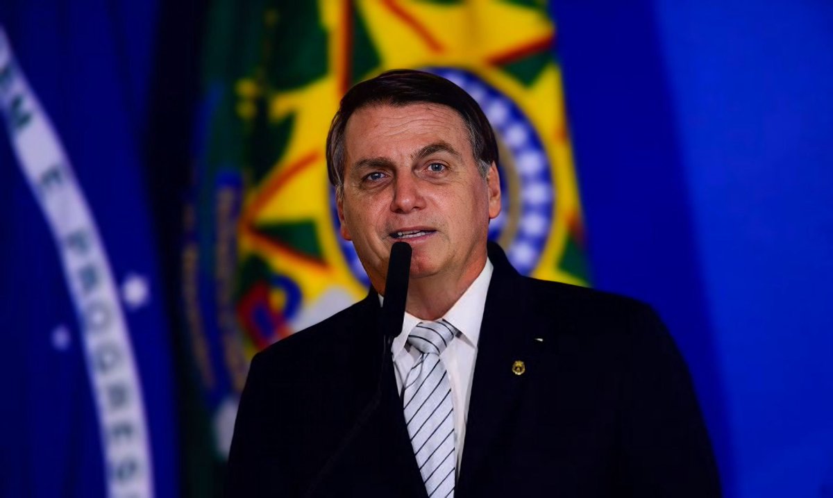2026Enquetes's tweet photo. Jair Bolsonaro x Lula

Quem você prefere para presidente do Brasil? https://t.co/LrDyPbqtCh