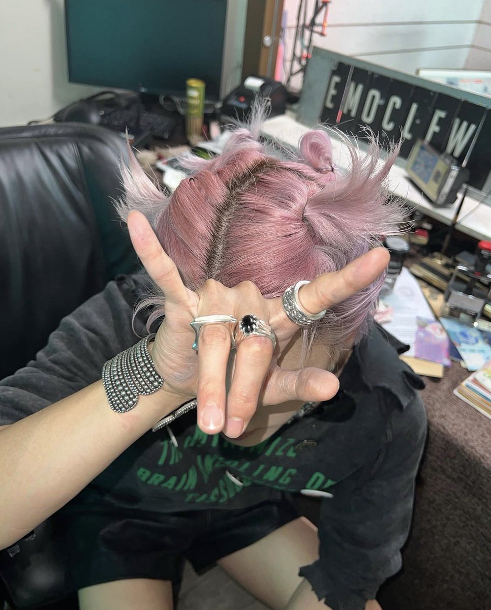툥 tweet media