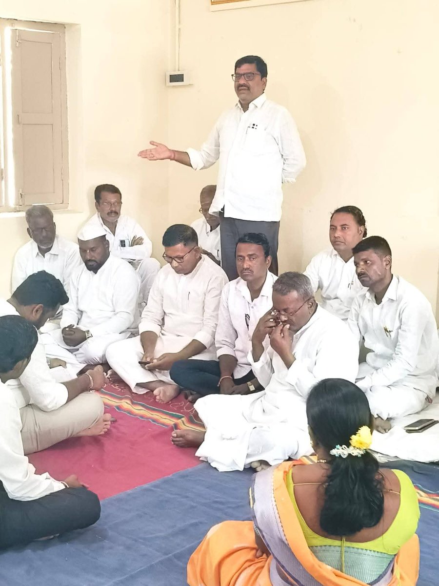 SKardalli's tweet photo. ಇಂದು ಯಾದಗಿರಿ ಜಿಲ್ಲಾ ಕಾಂಗ್ರೆಸ್ ಕಚೇರಿಯಲ್ಲಿ ಭಾರತೀಯ ರಾಷ್ಟ್ರೀಯ ಕಾಂಗ್ರೆಸ್ – ಸ್ಥಾಪನಾ ದಿನಾಚರಣೆ ಜಿಲ್ಲಾಧ್ಯಕ್ಷರಾದ ಬಸರೆಡ್ಡಿ ಎಂ ಮಾಲಿಪಾಟೀಲ್ ರವರ ಅಧ್ಯಕ್ಷತೆಯಲ್ಲಿ ಆಚರಿಸಲಾಯಿತು  🇮🇳

ಕಾಂಗ್ರೆಸ್ ಸ್ಥಾಪನಾ ದಿನದ ಅಂಗವಾಗಿ ಈ ಕಾರ್ಯಕ್ರಮವನ್ನು ಹಮ್ಮಿಕೊಳ್ಳಲಾಯಿತು, @PriyankKharge @DKShivakumar @siddaramaiah https://t.co/VT7s5BNq9O