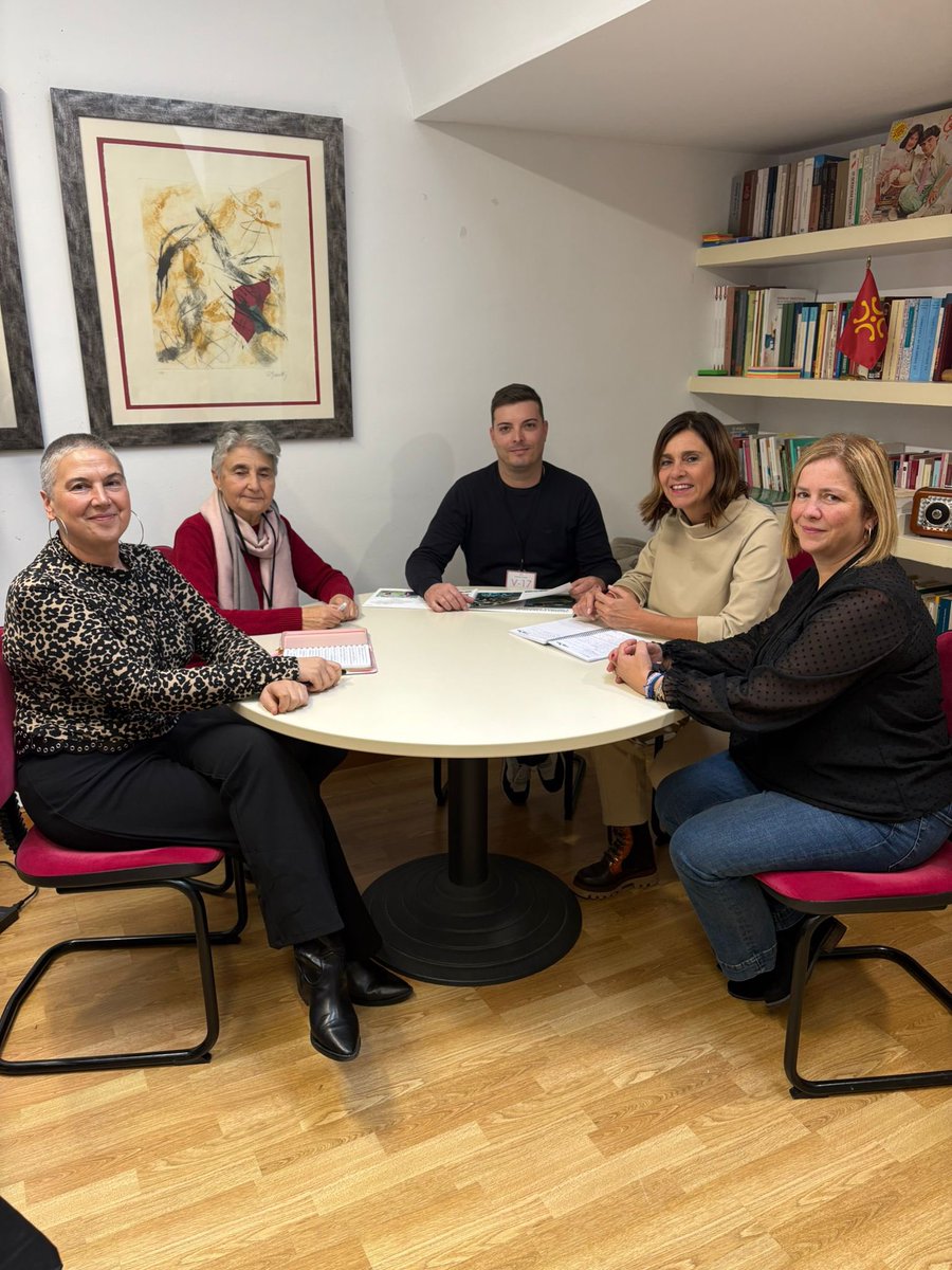 Reunión con la asociación de personas afectadas por COVID persistente en Cantabria. Cerca de 2.000 personas lo sufren.

Diagnóstico, Atención Primaria e investigación son clave. Compromiso desde el Parlamento de Cantabria 💪

#Cantabria #CovidPersistente #Sanidad