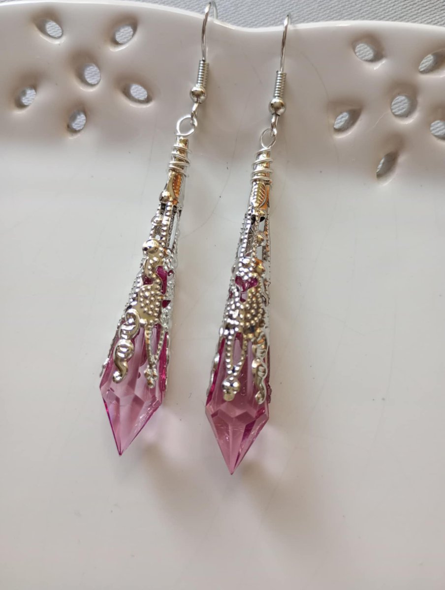 LovesVintage43's tweet image. ON SALE!  🛍️ Handmade Rose Pink &amp;amp; Antique Silver Delicately Ornate Details 1920s Fantasy Earrings with Hook, Leverback or Clip On 🧡 #etsysale #etsyoffer  #MHHSBD #CraftBizParty #UKMakers #firsttmaster #shopindie #shopsmall #handmadejewelry #vintagestyle lovesvintage43.etsy.com/listing/177568…