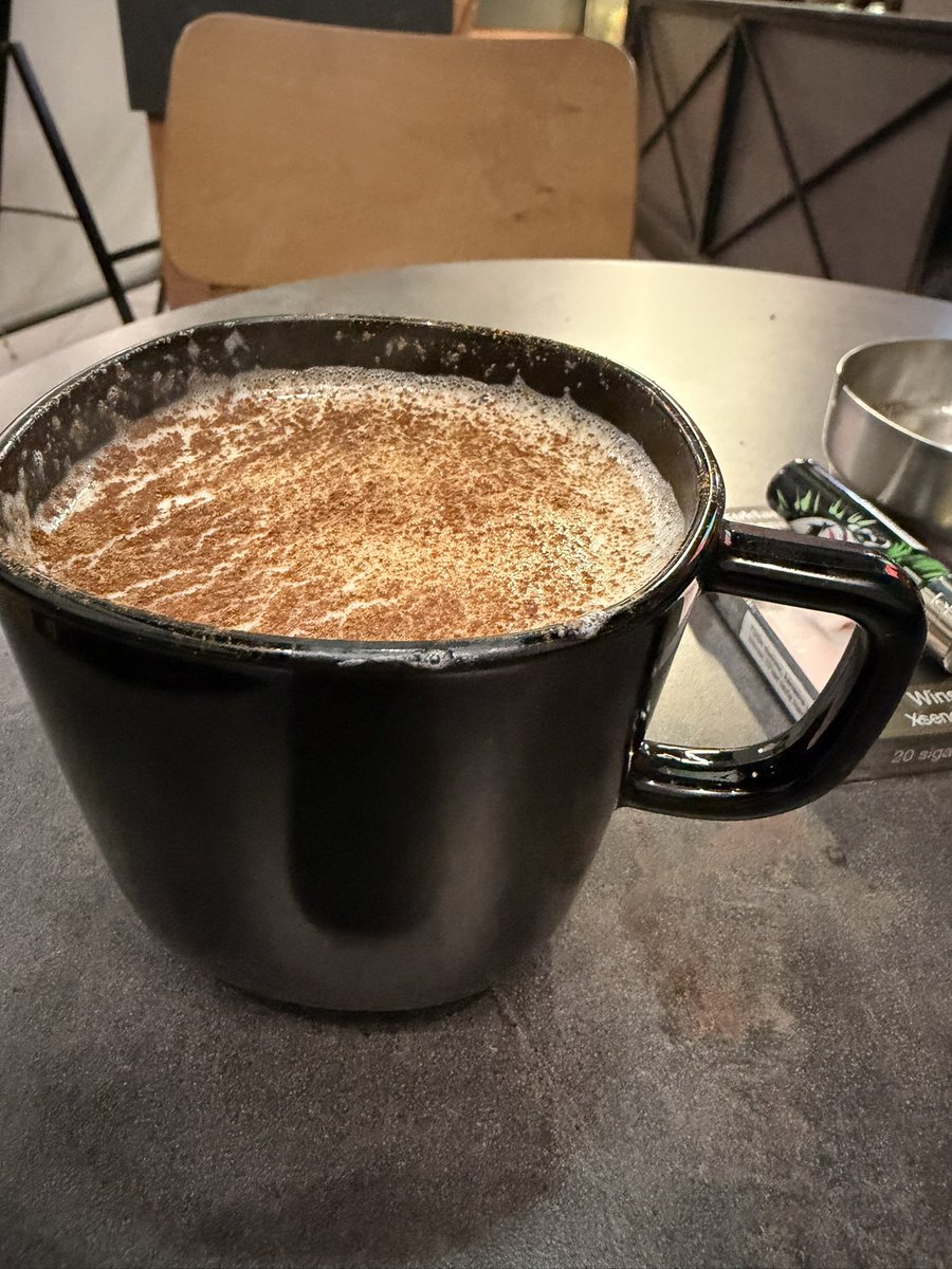 4 gün sonra ilk defa dışarı çıkmanın verdiği mutluluk da yok. Çünkü halen iyileşemedim ve hiç keyfim yok, ağzımın tadı da yok.