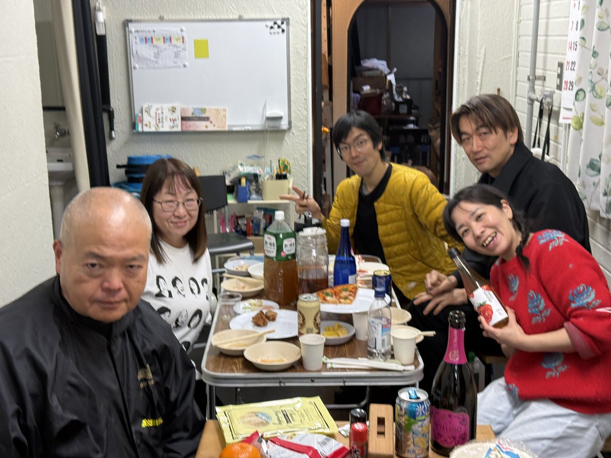 忘年会パート2終了〜。今日は二組がお子様連れでご来場。2日続けてお越しいただいた方もいらっしゃり、また昨日とは打って変わった忘年会になりました。
これにて年内の劇団活動は全て終了となります。ありがとうございました！