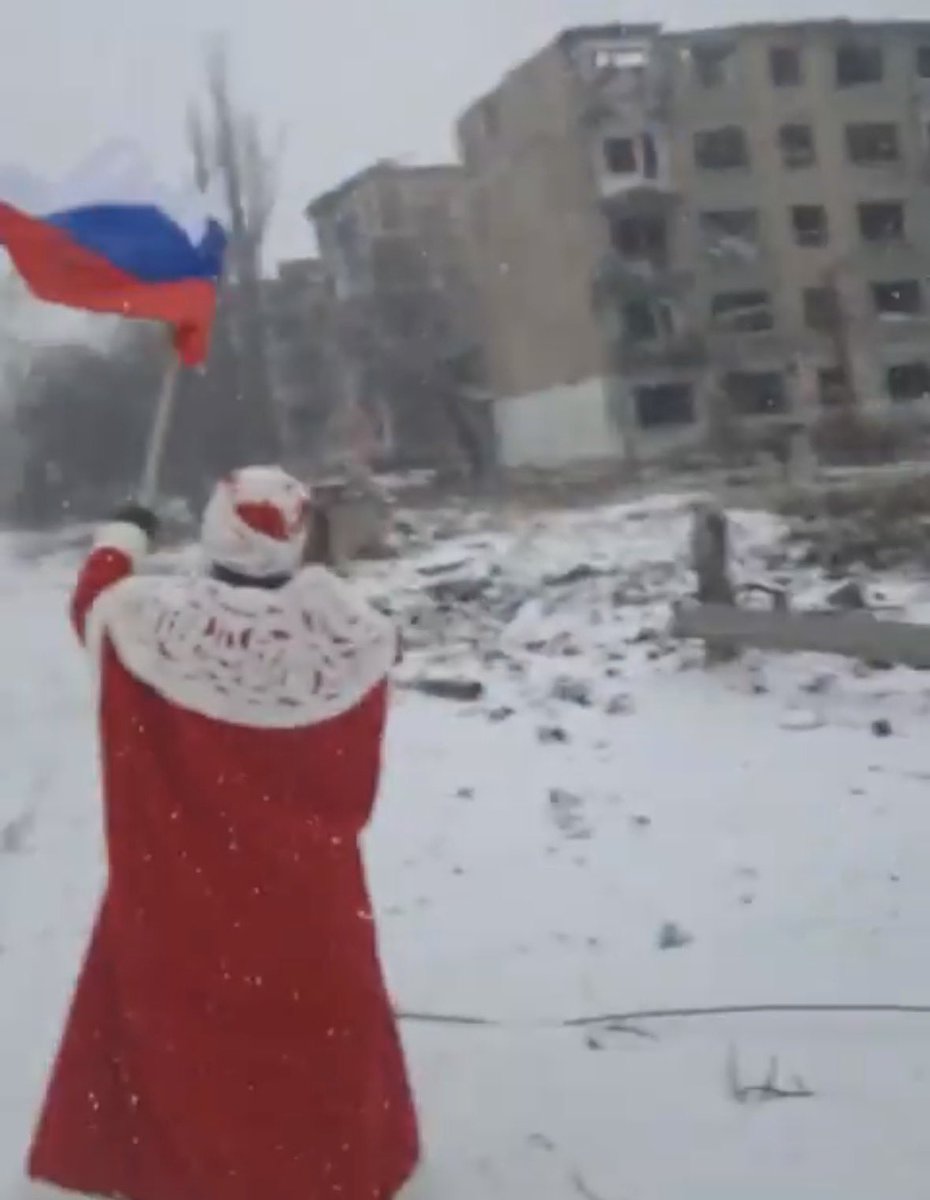 JulianRoepcke's tweet photo. The Russian world reached Myrnohrad, meaning the death of Myrnohrad.
But at least these cynical clowns had some fun after displacing 40.000 people from the town (97% of the population). https://t.co/Ptso98oG5a