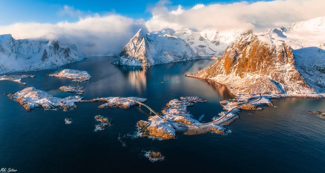 elusive_moose's tweet image. Breathtaking 😍 A bird's eye view of Hamnøy in the Lofoten Islands. By Miki Spitzer Photography #Norway #landscapes