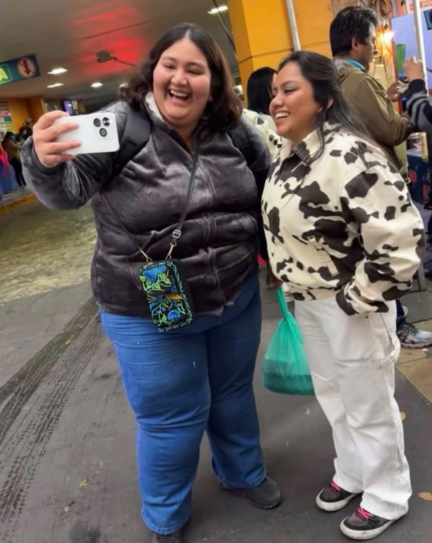 dimeperra's tweet photo. Y pensar que estas señoras eran las que andaban diciéndole “Fiona” a todo mundo JAJAJAJAJA #LaGranjaVIP https://t.co/ZynmUR3gDB