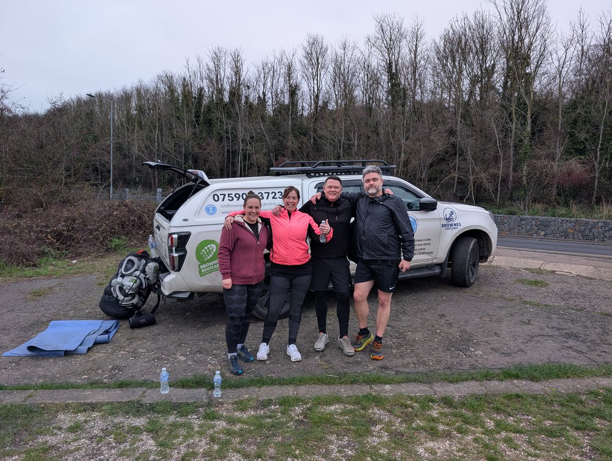 Fantastic Brownes Boot Camp this morning at Leigh On Sea. Superb Boxing &amp; Abs session. Big thank you for coming down. 

See you all Tuesday night at 19:00hrs &amp; Wednesday (New Year's Eve Eve) at 08:00hrs. Have a great weekend. Angus 👍🥊💪🏋️‍♂️🎽🏃‍♂️💆💆‍♂️

 brownesbootcamp.co.uk