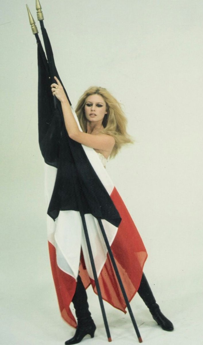 NapoLeon1226391's tweet photo. Elle aimait plus la France que l'Algérie
Elle aimait plus les Français que les migrants
Elle aimait plus les animaux que les connards nuisibles
Elle aimait plus sa patrie que celles des autres
Elle aimait plus son village que les banlieues islamisées
Moi aussi et alors ?
BB https://t.co/fxExVLM4yX