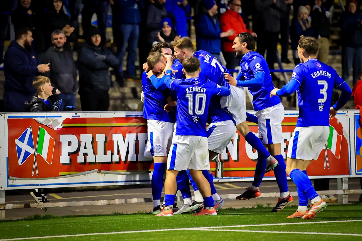 OfficialQosFC's tweet photo. Captain Fantastic seals his hat-trick! 🎩 

#QOSHAM | #DoonHameForChristmas https://t.co/iR5rtVUuxQ