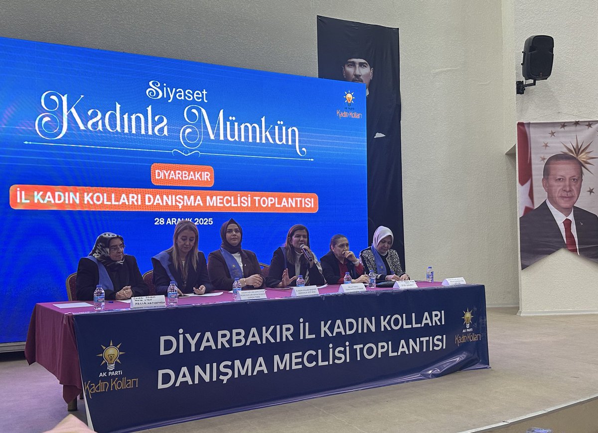 📍Diyarbakır

Kadın Kolları Başkanımız Sn. <a href="/svlaksy72/">Seval Aksoy🇹🇷🇵🇸</a> Diyarbakır Milletvekilimiz Sn. <a href="/Kepoluasuna/">Suna KEPOLU ATAMAN</a> Bölge Başkanımız Sn. <a href="/GercekTekin/">Gerçek Tekin</a> GM MKYK Üyemiz Sn. <a href="/sevilcan8/">Sevil Can</a> katılımlarıyla gerçekleştirilen Ak Parti Kadın Kolları Danışma Meclisi Toplantısına katılım sağladı.
<a href="/RTErdogan/">Recep Tayyip Erdoğan</a>