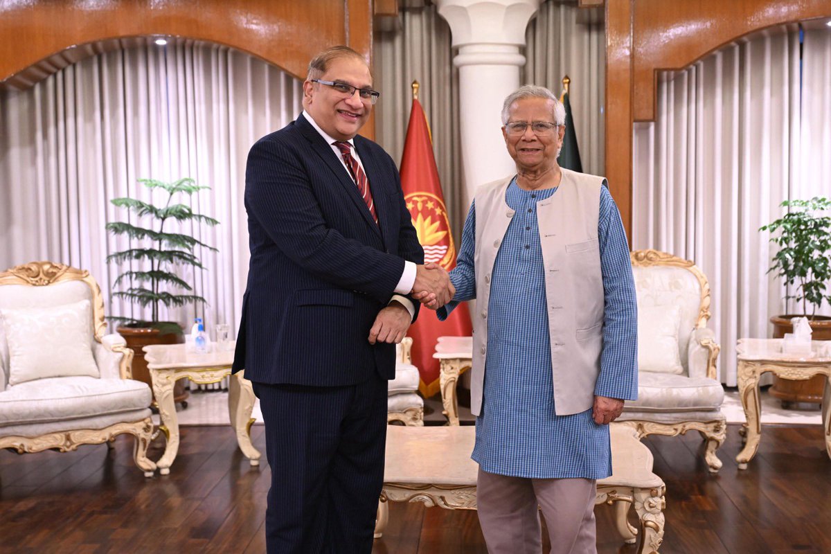 PakinBangladesh's tweet photo. High Commissioner Mr. Imran Haider paid a courtesy call on Hon’ble Chief Adviser Professor Muhammad Yunus today. The Chief Adviser formally welcomed the High Commissioner to Bangladesh.
1/5 https://t.co/Xjhw211Is3