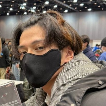 randomacken's tweet image. am i tripping or is Macken's hair dyed