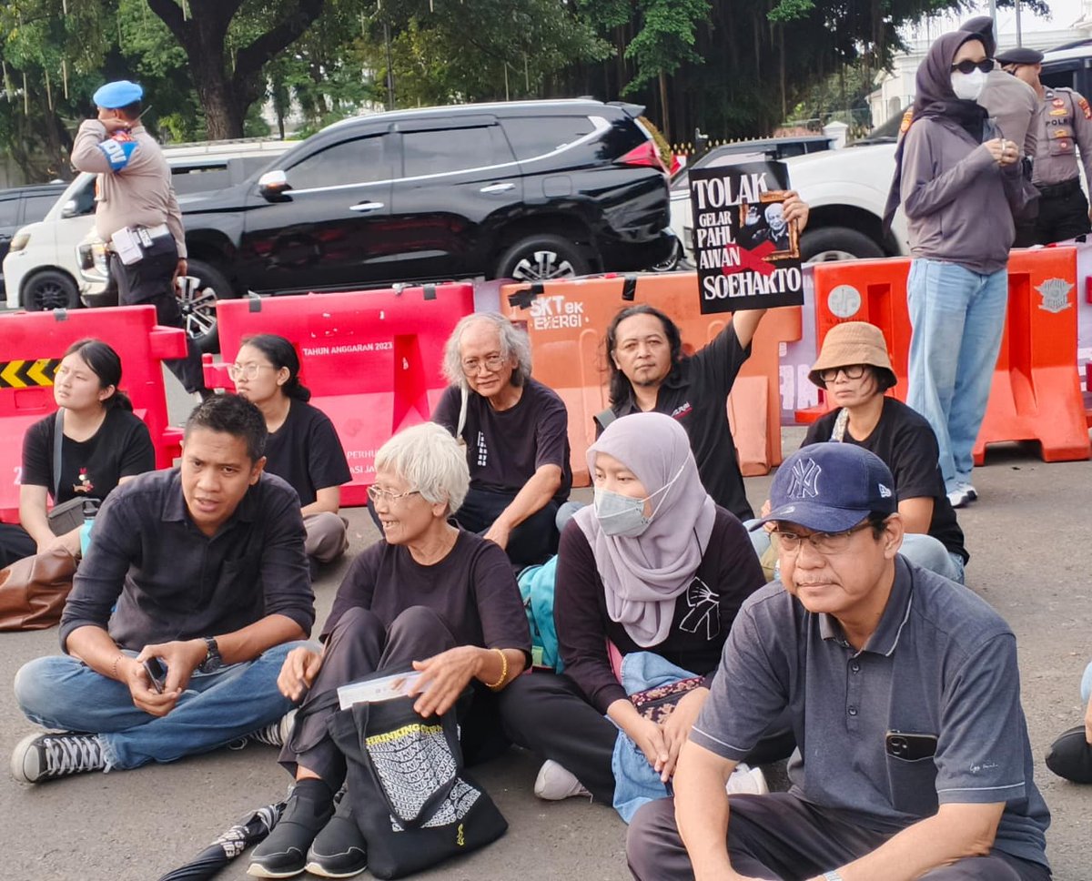 Selamat jalan Romo FX. Mudji Sutrisno,SJ --semoga beristirahat dalam damai Tuhan dan langgeng di Surga.

Kebersamaannya meneguhkan &amp; menyemangati langkah perjuangan untuk menegakkan hukum &amp; HAM di negeri ini.
<a href="/dipanggilwawan/">#SayaWawan | BR Norma Irmawan</a> korban Semanggi I-13 Novemver 1998