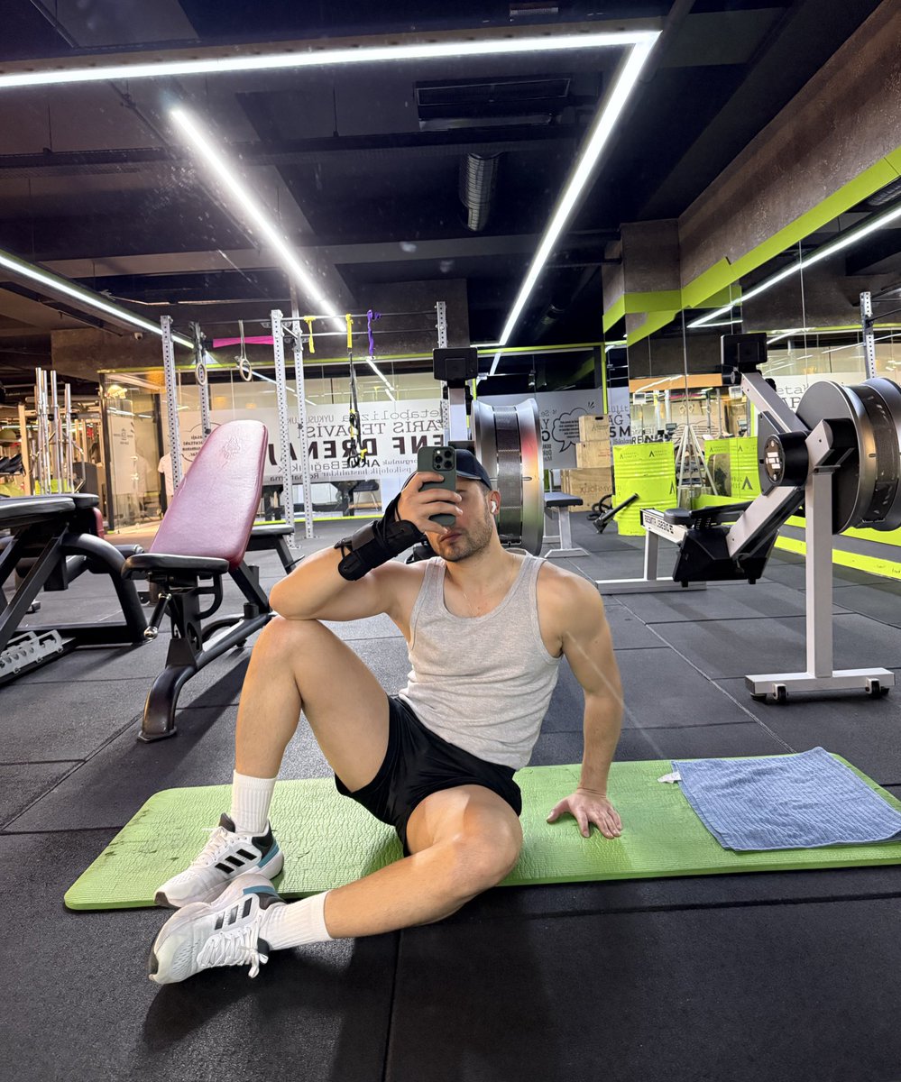 msty200's tweet image. Barbar 🩶