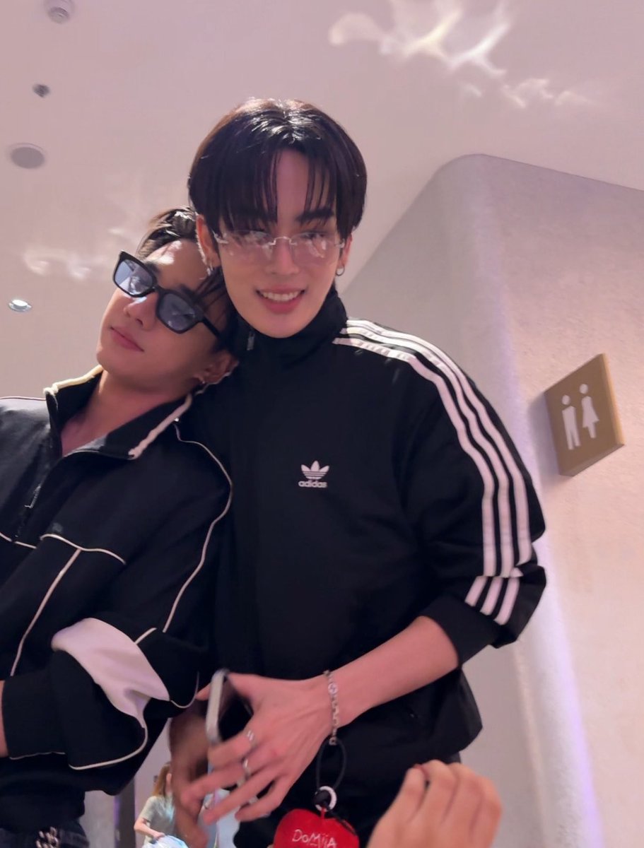 reddimcr's tweet image. romantis banget kek anang ashanty 🫤🫰