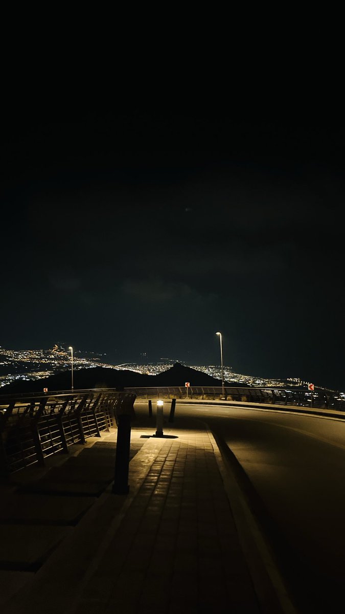 HadjerTwitt's tweet image. - ينقضي عامٍ تلو الآخر لنبدأ عَام جَديد في رجاءً أنَّ يكُن عامًا هنيئاً نجَلس فيّه بجوُار أمنياتِنا ومَن نحبُّ ✨🌒