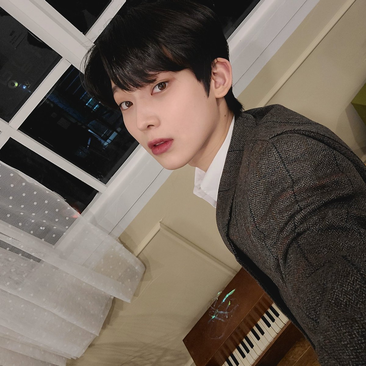 yearlyenhypen's tweet photo. sunoo via twitter 5 years ago today with "Happy New Years to all of you in in 2021~~First selfie of 2021 ❤ everyone sleep well
#ENHYPEN #SUNOO #happynewyear #SunooSelcaCollection"(1st January 2021)
trans:enhypenweverse https://t.co/3QSVoDrHRE