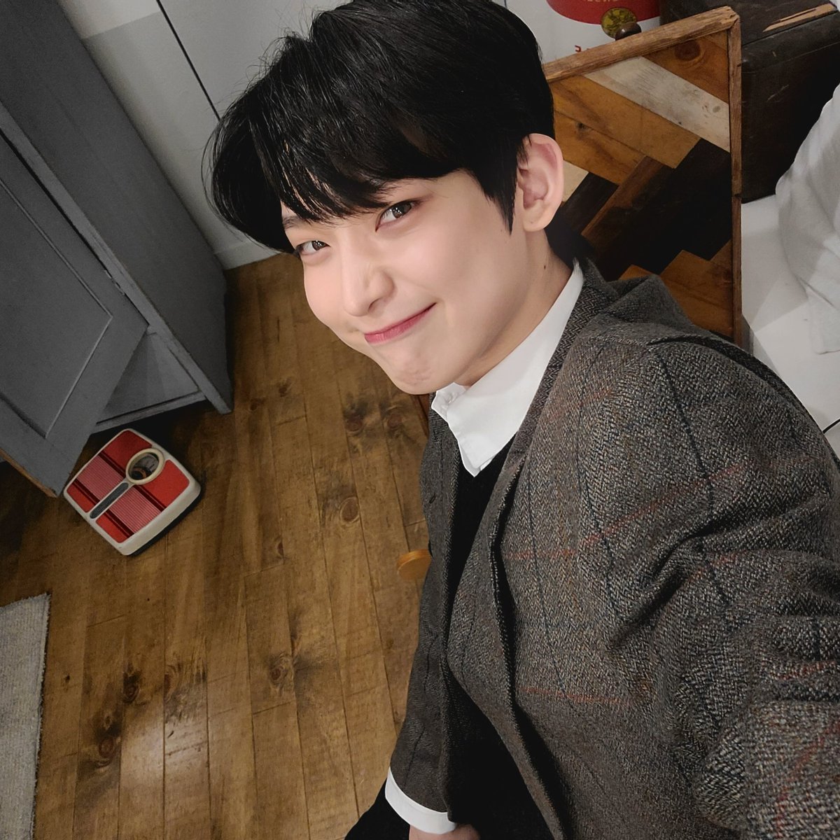 yearlyenhypen's tweet photo. sunoo via twitter 5 years ago today with "Happy New Years to all of you in in 2021~~First selfie of 2021 ❤ everyone sleep well
#ENHYPEN #SUNOO #happynewyear #SunooSelcaCollection"(1st January 2021)
trans:enhypenweverse https://t.co/3QSVoDrHRE