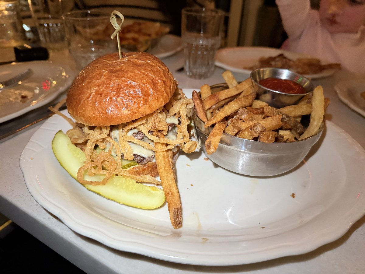 _alanakoster's tweet photo. Also food https://t.co/xiAvfYQ2YJ