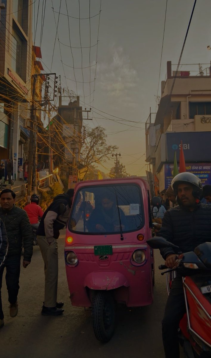 preetidhami2000's tweet photo. Soft sunsets &amp; pink e rikshaw 🫶

#almora 
#Uttarakhand 
#UttarakhandTourism https://t.co/qzIwo7MVVD