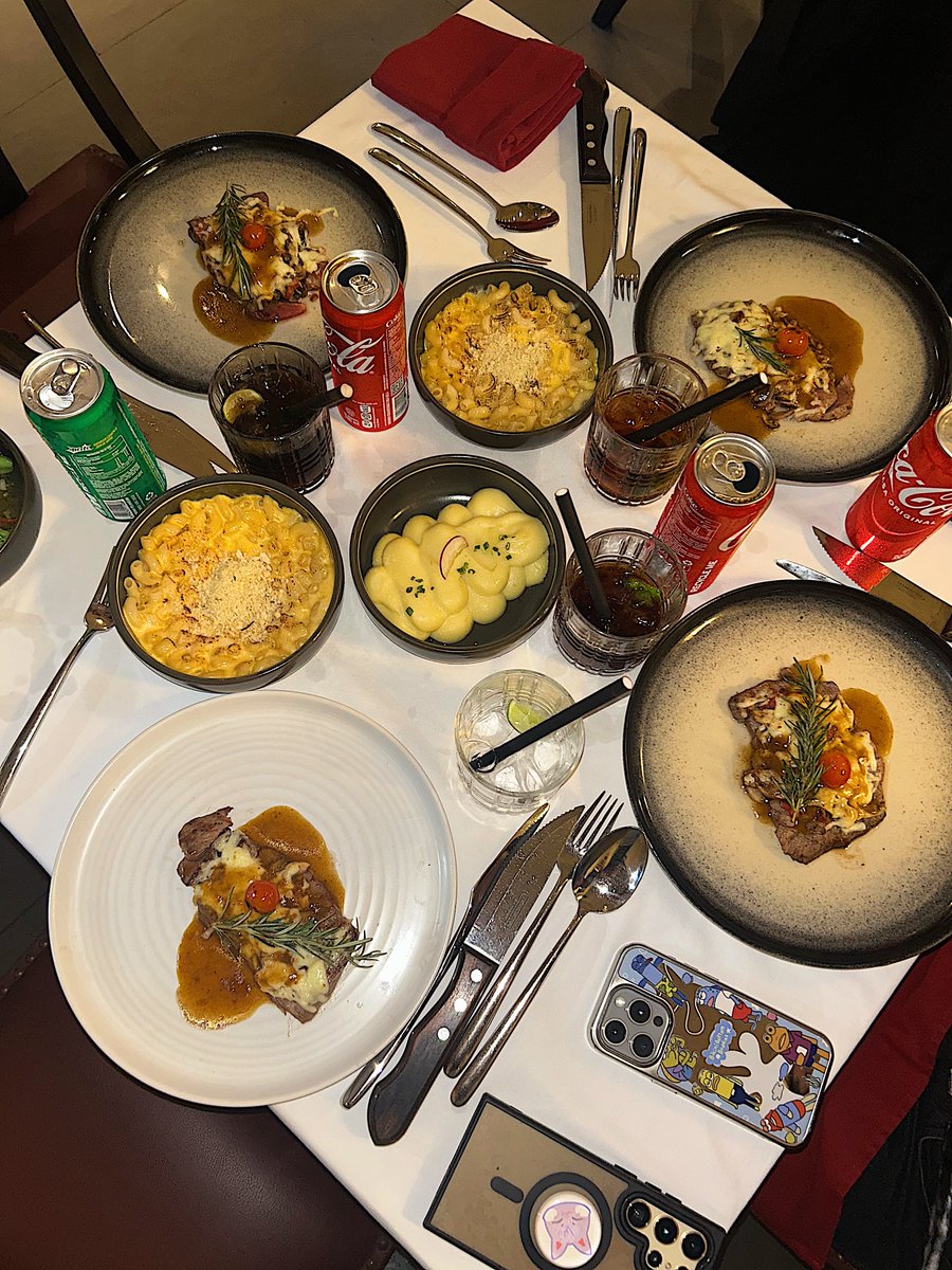 ggggjcy__'s tweet photo. Eat, Food, Repeat 🔁
.
#JCYmails https://t.co/Qbdy2j35tV