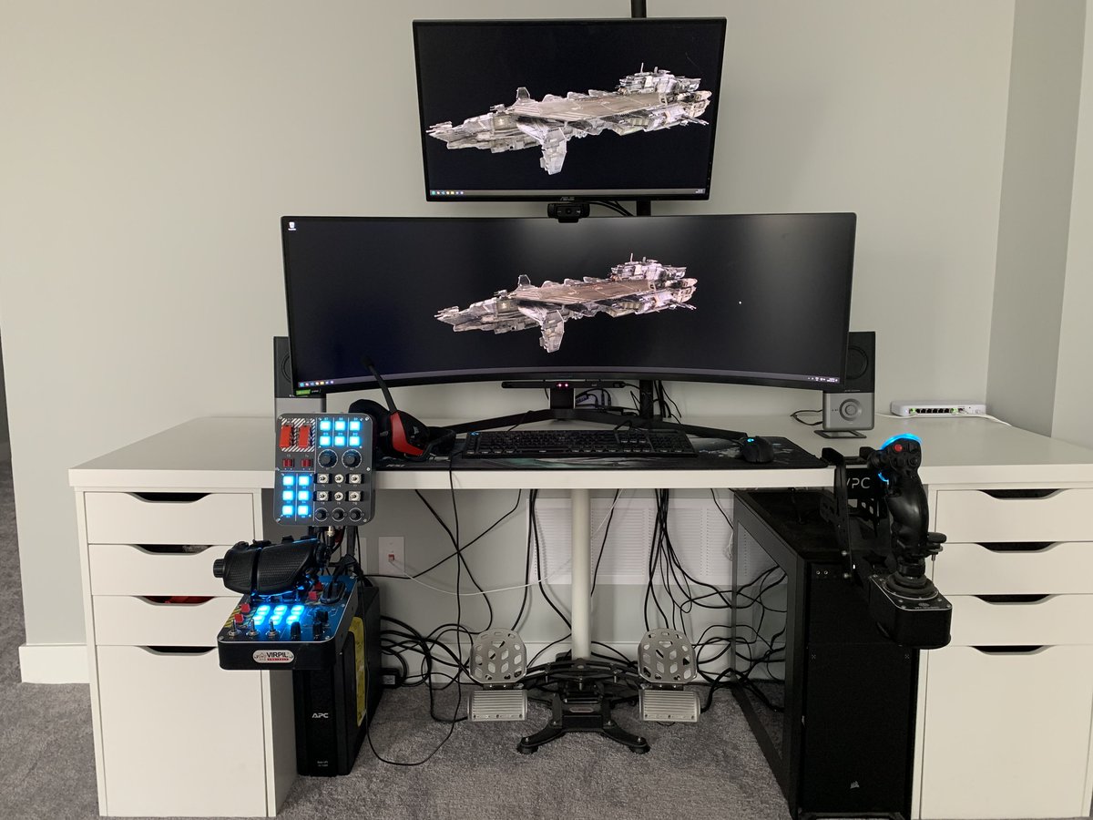 tobiigaming's tweet photo. Check out this ultra-clean, cockpit-ready command center from SpinDizzy! 🚀
Dual screens, a stacked HOTAS setup, and precision pedals 🔥
#SimSetupSunday https://t.co/EPJrThZDHk