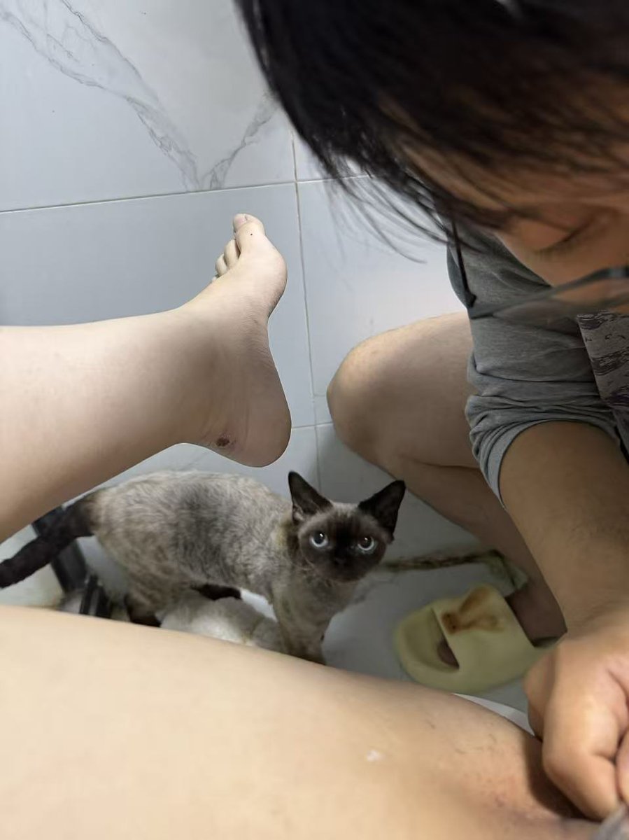 candismsx_44's tweet photo. 老公认真做事的时候���挺帅的 https://t.co/P58FA38tpg