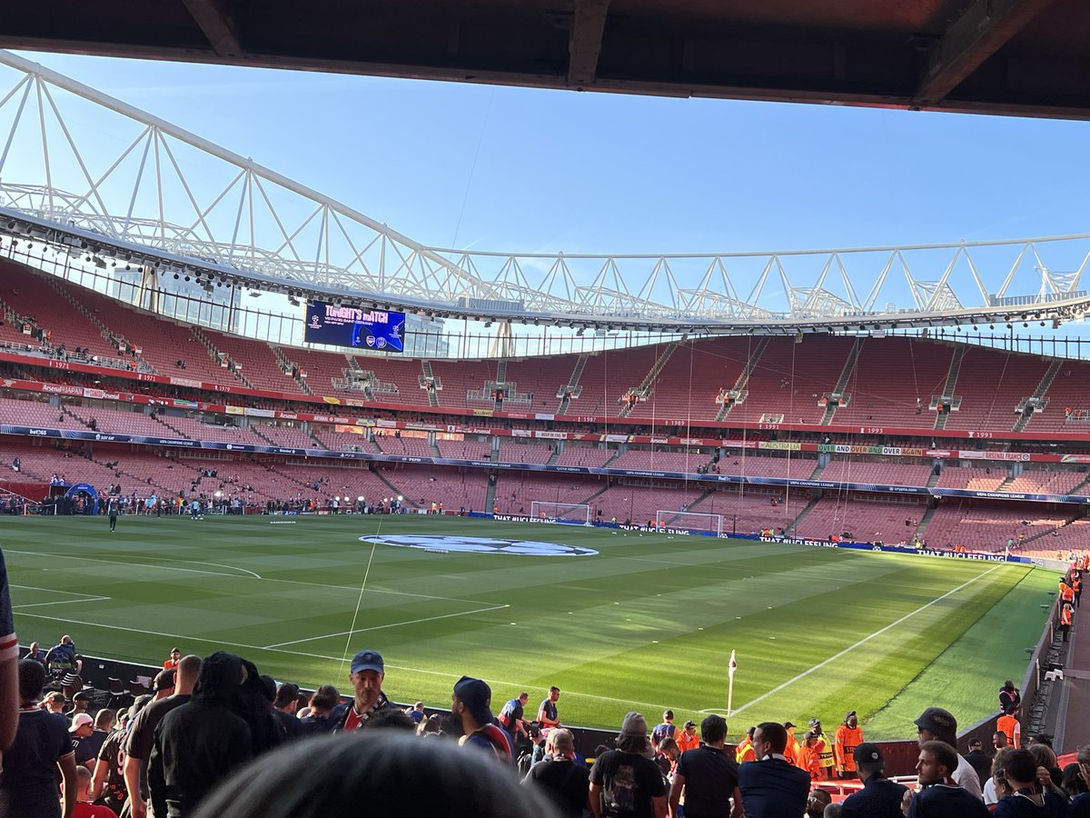 psgestmagic's tweet image. Quelle année exceptionnelle, la plus belle de ma vie et qui ne sera probablement jamais égalée 😍 Merci @PSG_inside de m’avoir autant fait rêver et d’avoir réalisé mon rêve ! On a fini le game, le monde est rouge et bleu ❤️💙