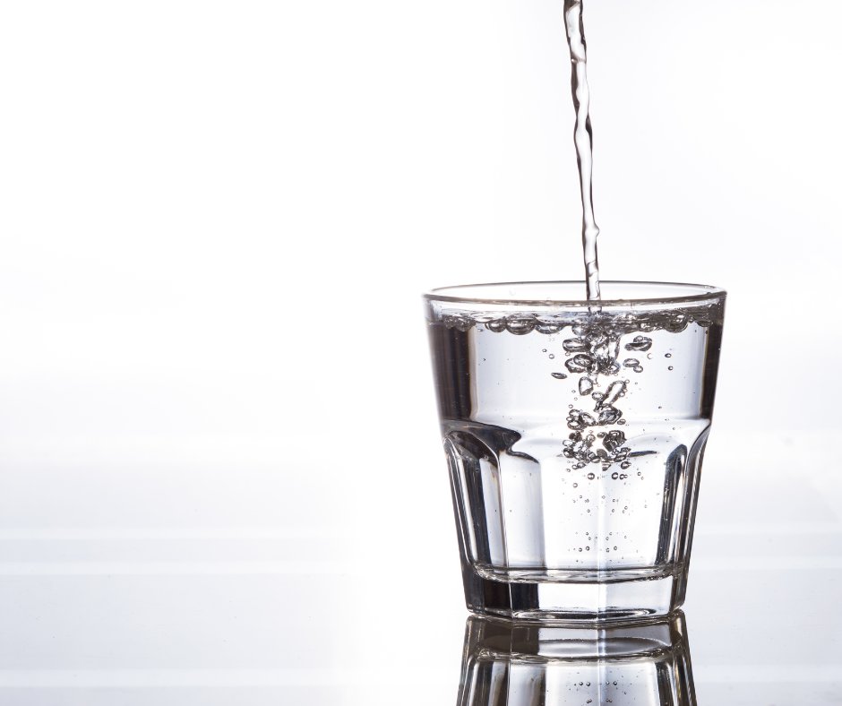 SouthHealthDist's tweet image. As New Year’s Eve approaches, don’t forget to hydrate 💧
A simple tip for the night:
• Alternate fun drinks with water
• Keep a bottle nearby
• Sip throughout the evening

Hydration can make a big difference the next morning.