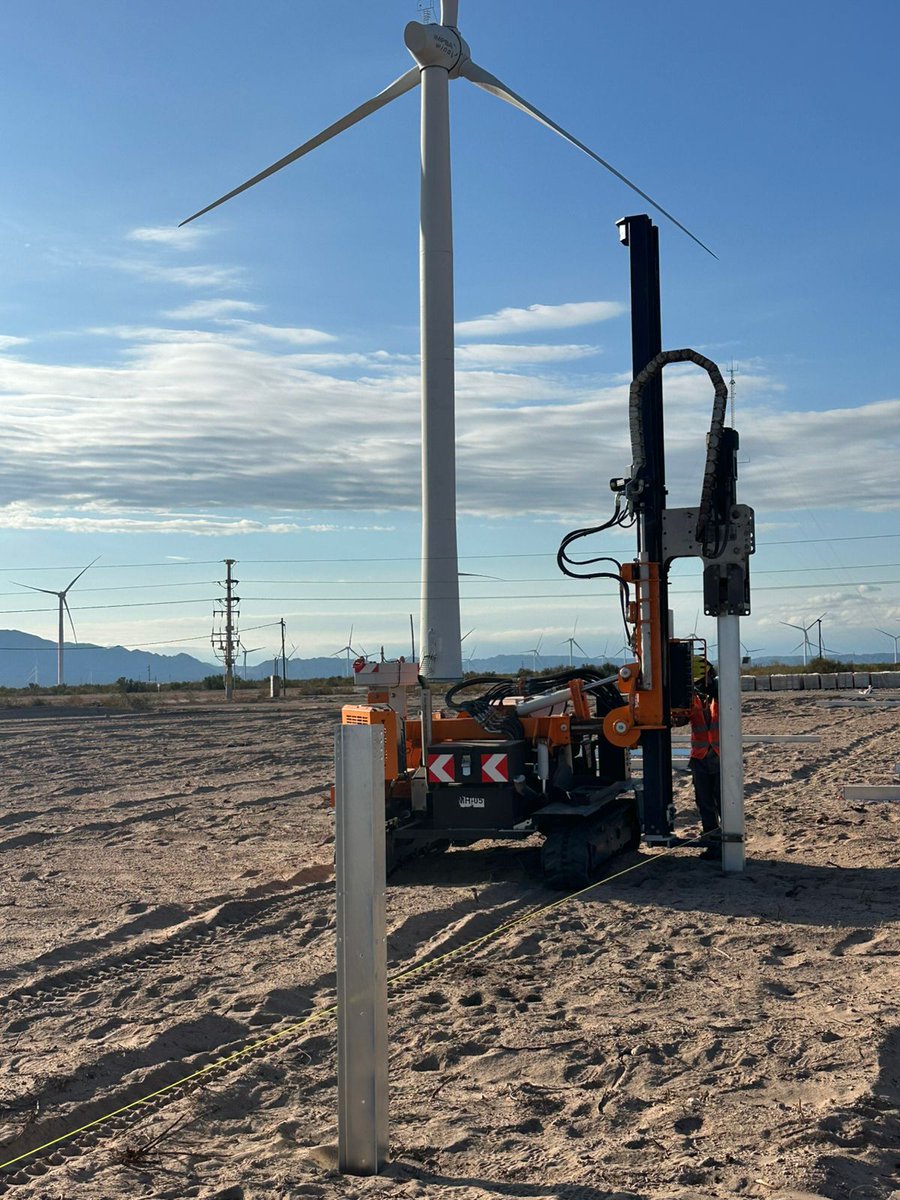 emmarejal's tweet photo. Parque Arauco es ejemplo de esa política estratégica:
energías eólica y solar, empleo local, desarrollo productivo y atracción de inversiones con impacto social y económico real. https://t.co/Eh3j5tGHlN