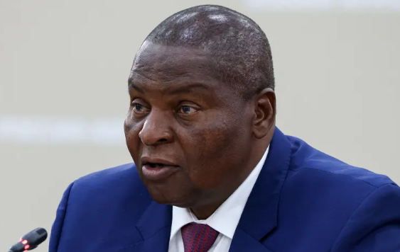 رئيس أفريقيا الوسطى يسعى لولاية ثالثة وسط جدل داخلي ودعم خارجي 