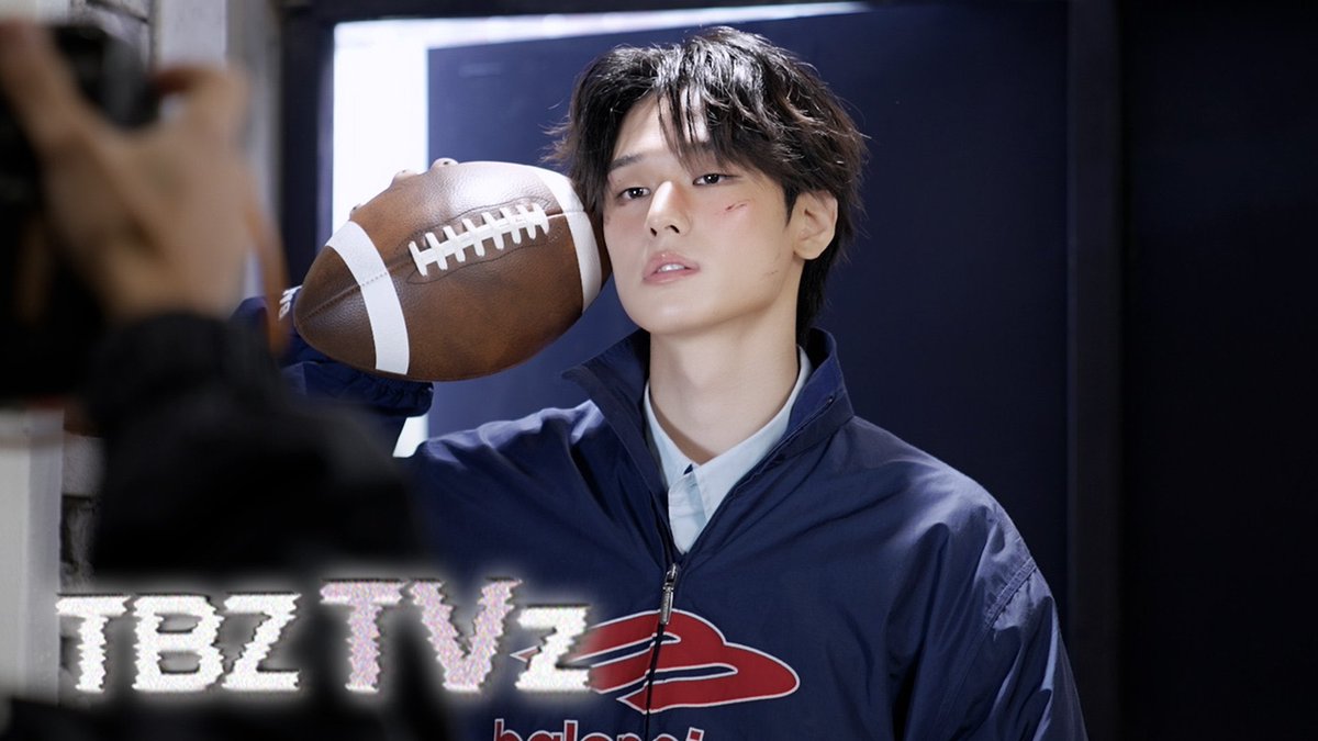 GQ Korea January behind the scenes. I tried to keep my cool, but the energy was contagious. Holding the pose, soaking in the moment.

youtu.be/7C-9CxdX1ag