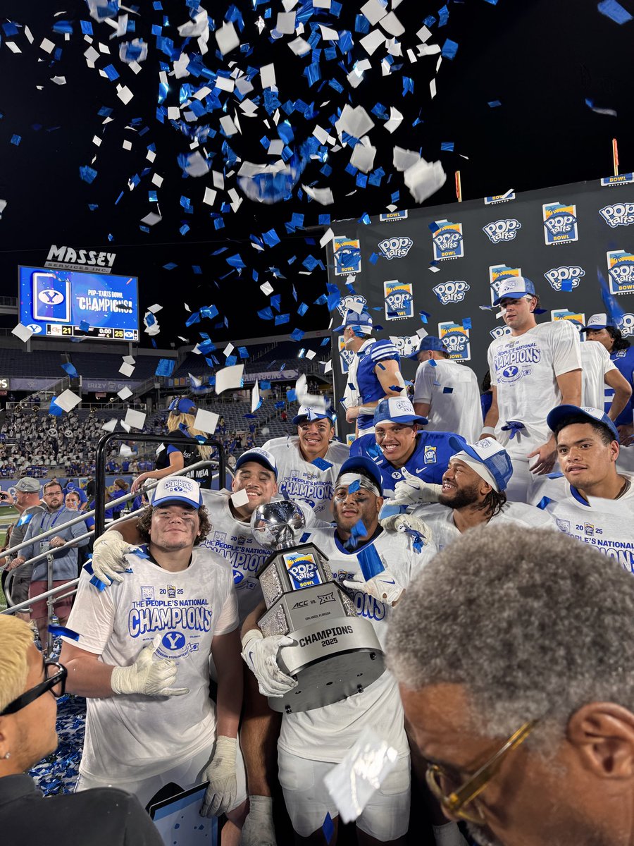 anisipurcell's tweet image. 2025 is a wrap! Couldn’t have asked for a better group of brothers! Love you coug nation. 1 more to go!