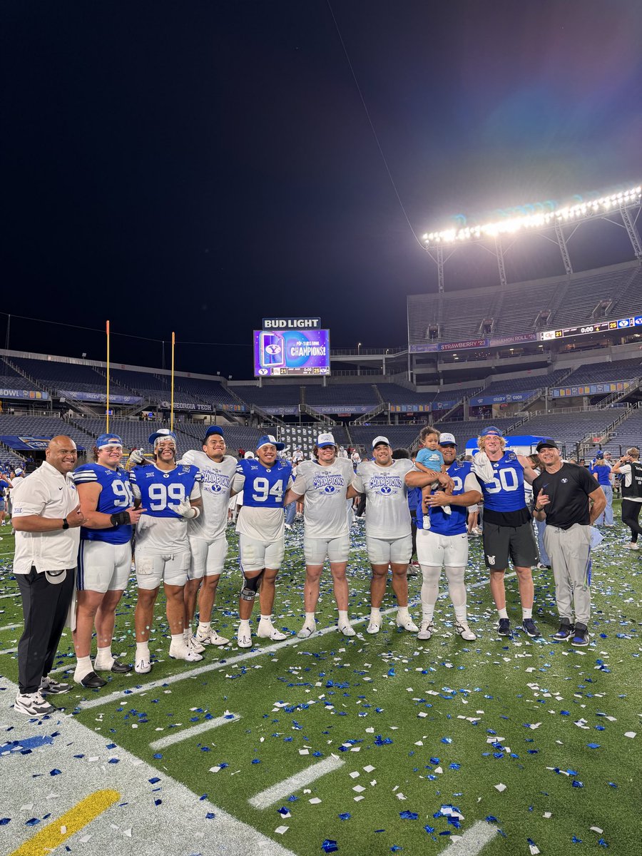 anisipurcell's tweet image. 2025 is a wrap! Couldn’t have asked for a better group of brothers! Love you coug nation. 1 more to go!