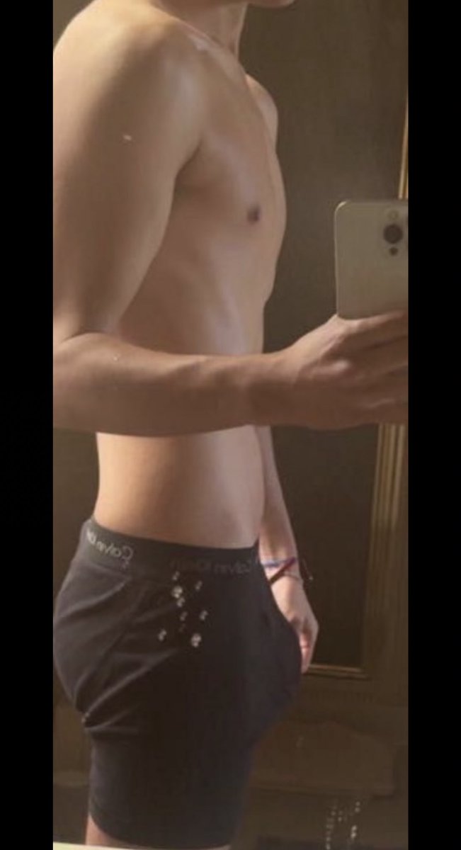 ThePrestonParra's tweet image. Morning vitality, idk what got all over my mirror 😔 oh well