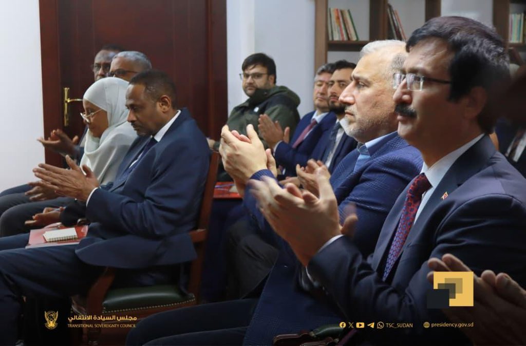 ⭕️ البرهان: لن نقبل بهدنة أو وقف لإطلاق النار طالما مليشيا التمرد موجودة في شبر من الوطن

أنقرا ٢٨-١٢-٢٠٢٥م